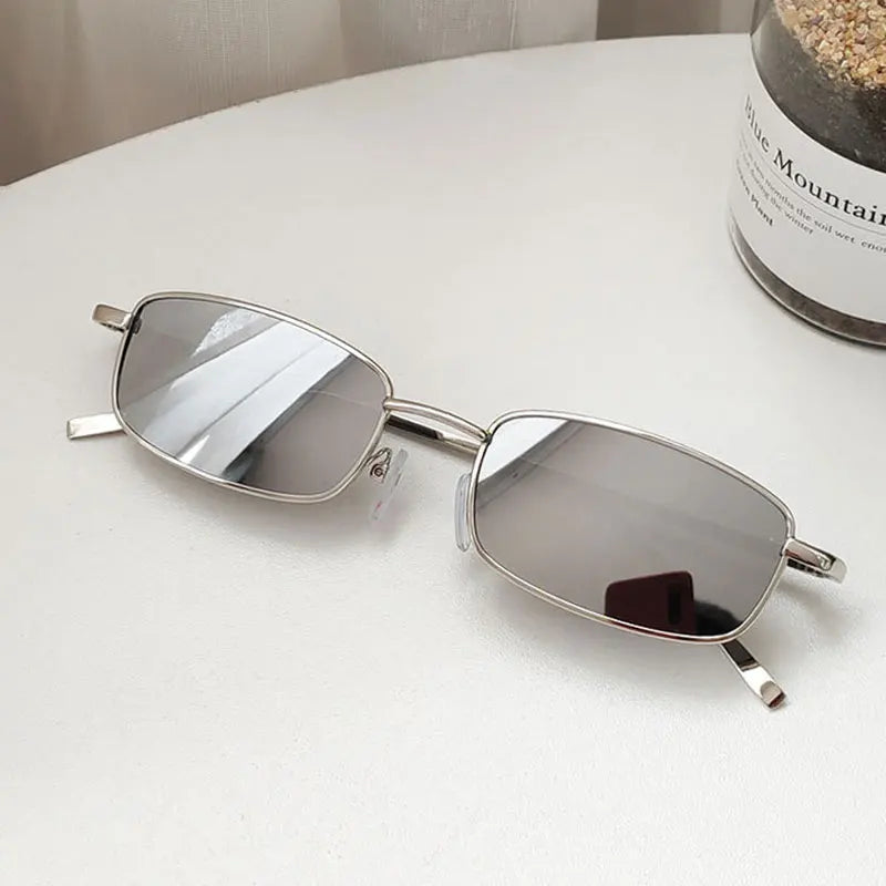 Hyunjin-Inspired Red Rectangle Frame Sunglasses – Stray Kids Edition