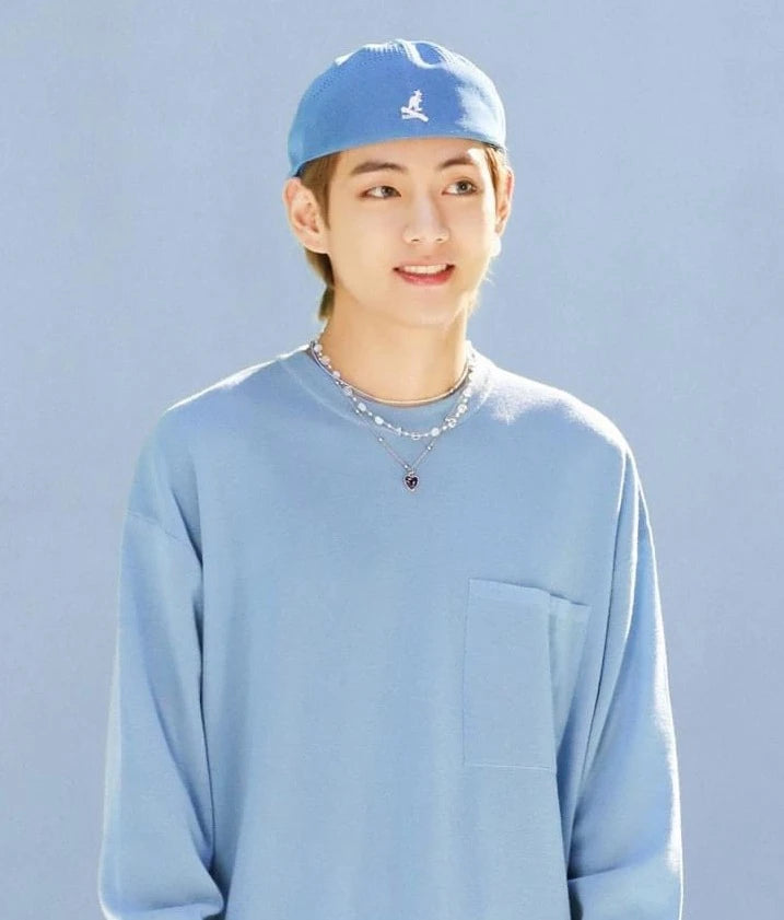 Taehyung-Inspired Blue Color-Changing Heart Necklace – BTS Edition